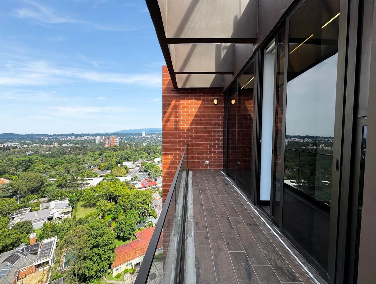 Apartamento de 2 dormitorios en alquiler sobre Diagonal 6, zona 10 — foto 10 de 15