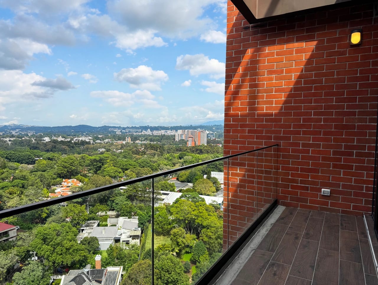 Apartamento de 2 dormitorios en alquiler sobre Diagonal 6, zona 10 — foto 14 de 15