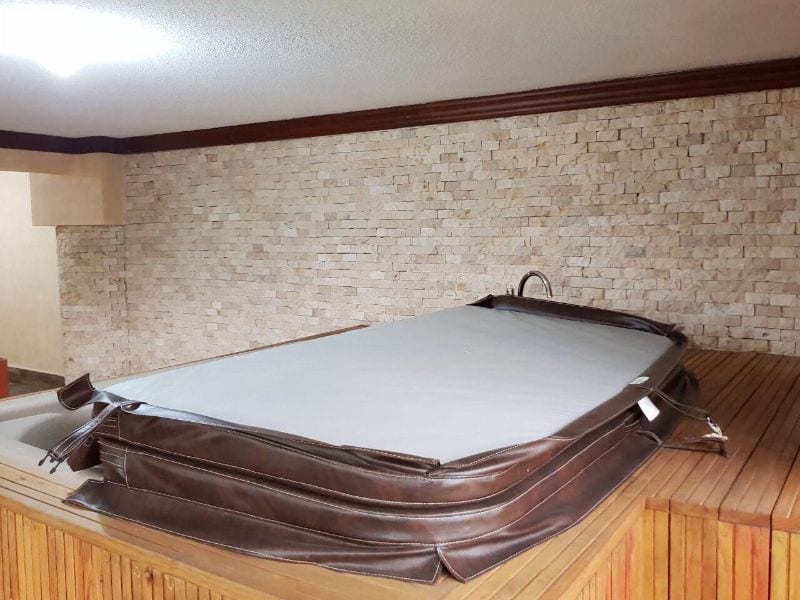 Amplia casa en venta con espacio adicional para un pequeño negocio. Ubicada en Zona 15 — foto 2 de 11