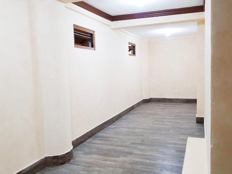 Amplia casa en venta con espacio adicional para un pequeño negocio. Ubicada en Zona 15 — foto 8 de 11