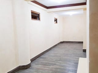 Amplia casa en venta con espacio adicional para un pequeño negocio. Ubicada en Zona 15 — miniatura 8 de 11