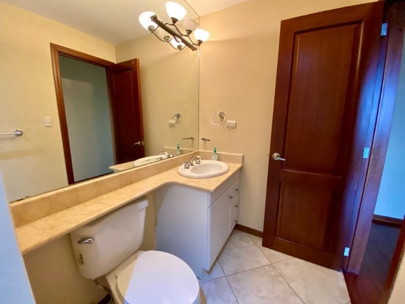Apartamento en alquiler zona 10, 2 dormitorios + cuarto de servicio — foto 10 de 10