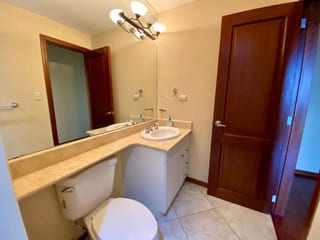 Apartamento en alquiler zona 10, 2 dormitorios + cuarto de servicio — miniatura 10 de 10
