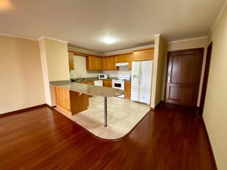 Apartamento en alquiler zona 10, 2 dormitorios + cuarto de servicio — miniatura 3 de 10