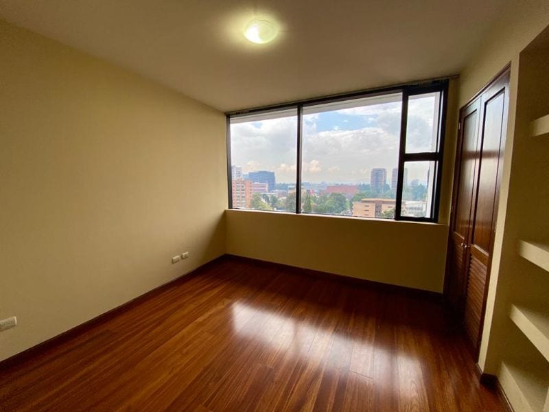 Apartamento en alquiler zona 10, 2 dormitorios + cuarto de servicio — foto 8 de 10