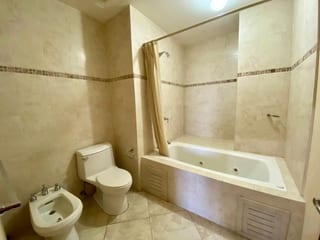 Apartamento en alquiler zona 10, 2 dormitorios + cuarto de servicio — miniatura 5 de 10