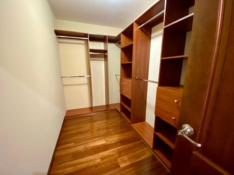 Apartamento en alquiler zona 10, 2 dormitorios + cuarto de servicio — foto 4 de 10