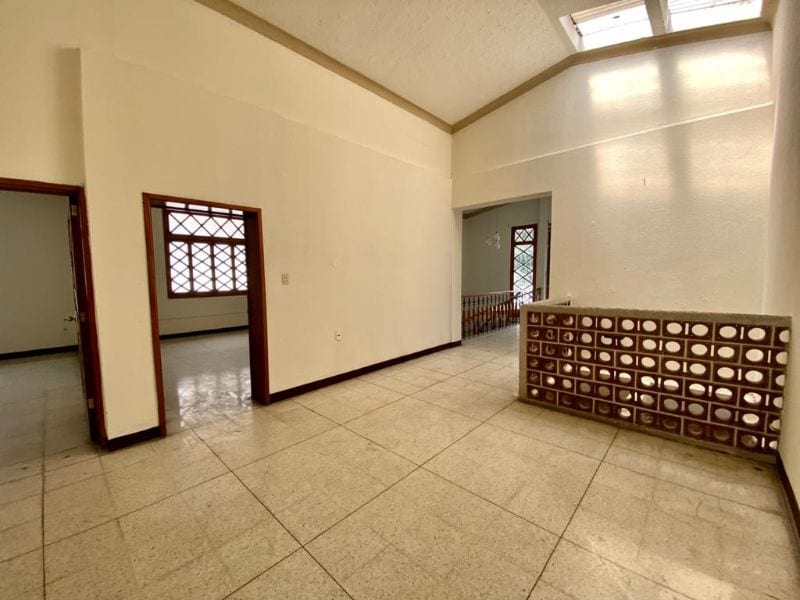 ZONA 11, Casa grande de esquina en alquiler en Mariscal — foto 8 de 9