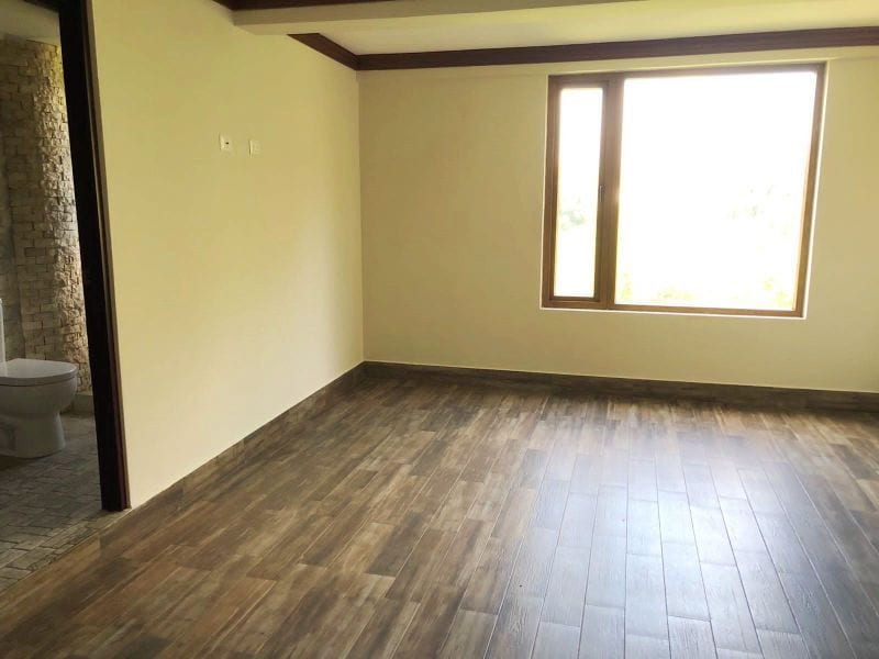 Amplia casa en venta con espacio adicional para un pequeño negocio. Ubicada en Zona 15 — foto 4 de 11
