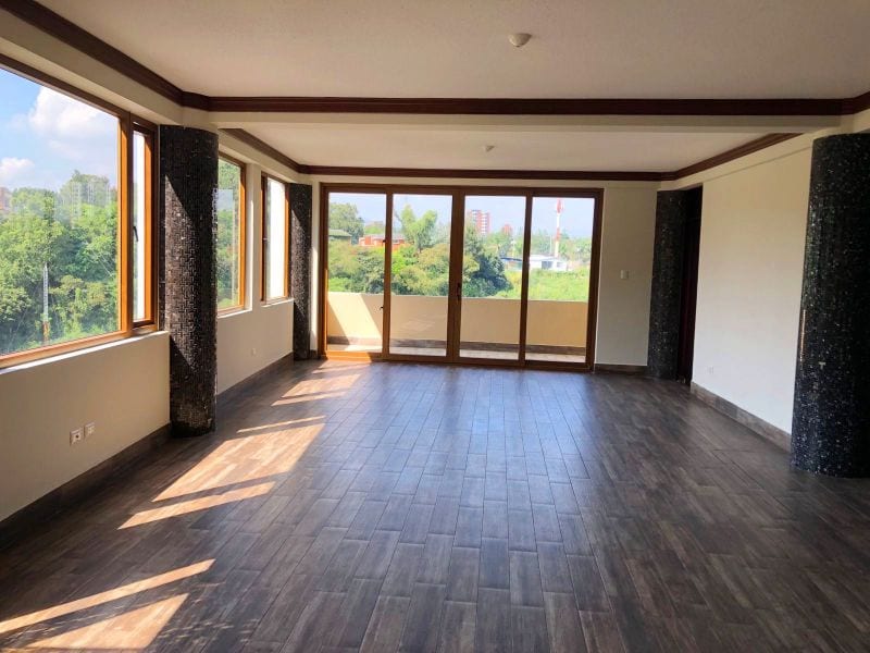 Amplia casa en venta con espacio adicional para un pequeño negocio. Ubicada en Zona 15 — foto 5 de 11