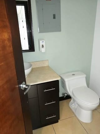 Oficina 76 m2 en renta, zona 10 Torino — miniatura 13 de 15
