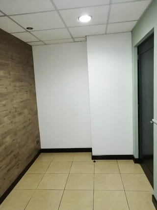 Oficina 76 m2 en renta, zona 10 Torino — miniatura 4 de 15