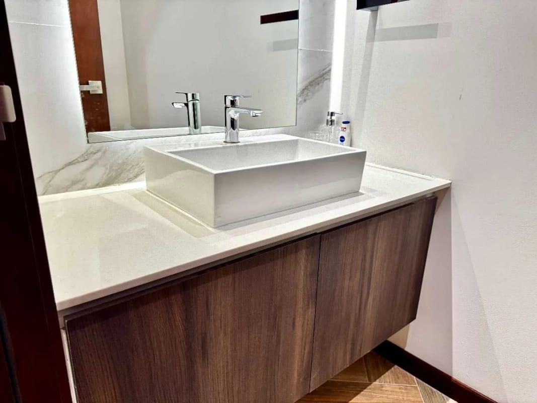 Apartamento amueblado 3 dormitorios y cuarto de servicios, zona 10 — foto 9 de 14