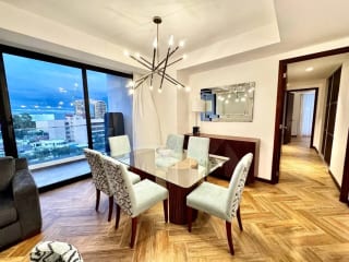 Apartamento en venta amueblado 3 dormitorios y cuarto de servicios, zona 10 — miniatura 9 de 14