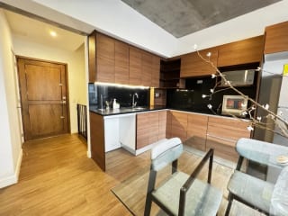 Apartamento de 2 niveles en zona 4 — miniatura 1 de 17