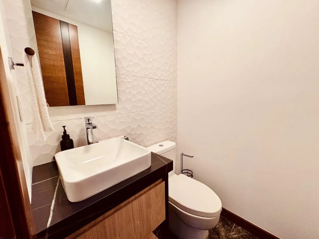 Apartamento en Venta en Zona 10 con Espacios Amplios y Funcionales + Amenidades Exclusivas — foto 16 de 17