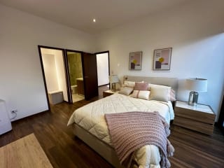 3 dormitorios, cuarto de servicio y sala familiar! — miniatura 9 de 14