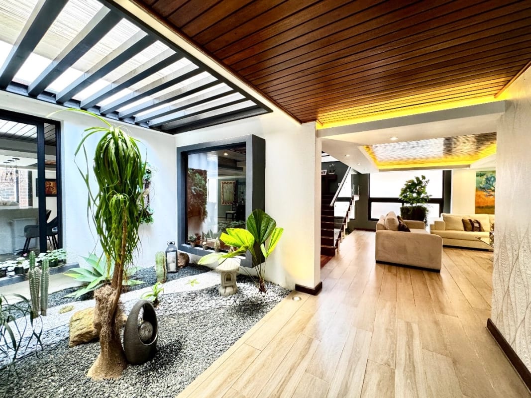 Casa exclusiva en alquiler en zona 10 – Ideal para embajada, family office u oficina privada de alto nivel — foto 16 de 16