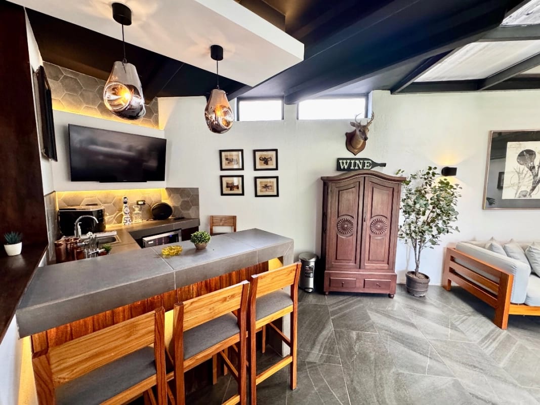 Casa exclusiva en alquiler en zona 10 – Ideal para embajada, family office u oficina privada de alto nivel — foto 15 de 16