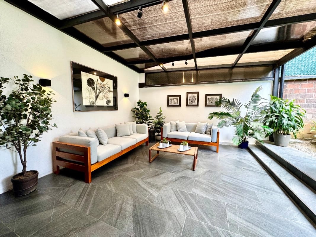 Casa exclusiva en alquiler en zona 10 – Ideal para embajada, family office u oficina privada de alto nivel — foto 14 de 16