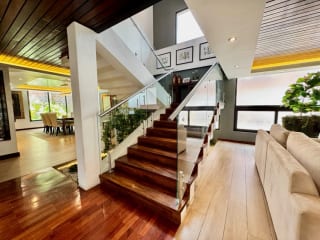 Casa exclusiva en alquiler en zona 10 – Ideal para embajada, family office u oficina privada de alto nivel — miniatura 9 de 16