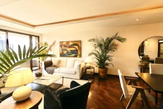 Apartamento amueblado en renta zona 10 — miniatura 1 de 6