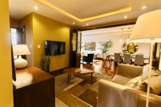 Apartamento amueblado en renta zona 10 — miniatura 3 de 6