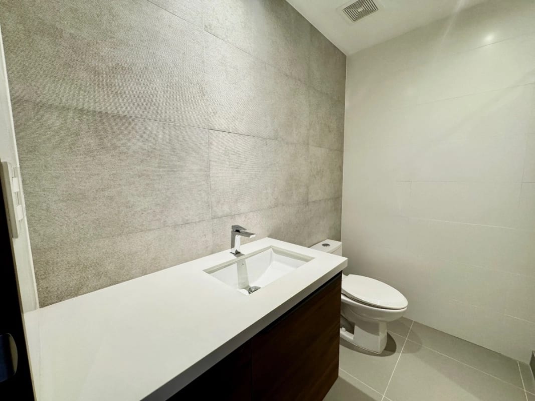 Apartamento de 2 dormitorios en venta en zona 13 — foto 12 de 17