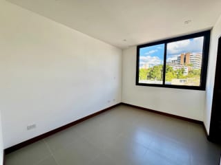 Apartamento de 2 dormitorios en venta en zona 13 — miniatura 1 de 10