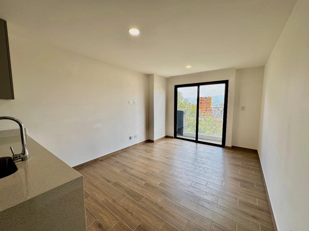 Apartamento de 2 dormitorios en venta en zona 14 — foto 1 de 17