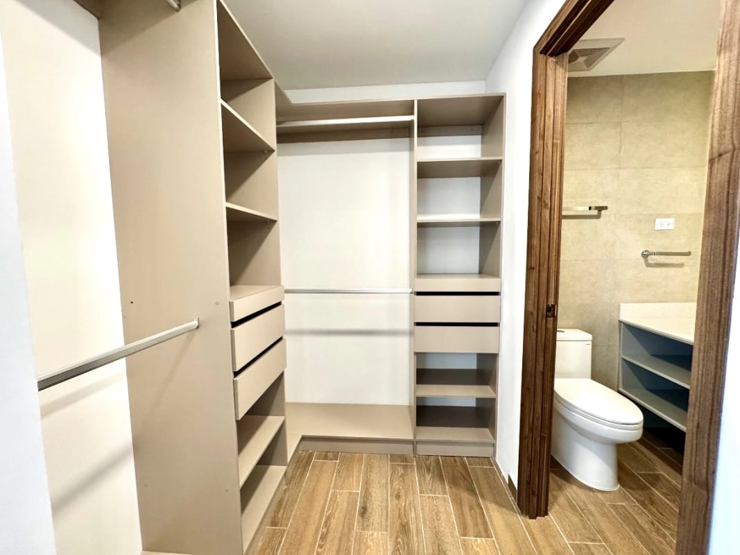 Apartamento de 2 dormitorios en venta en zona 14 — foto 3 de 17