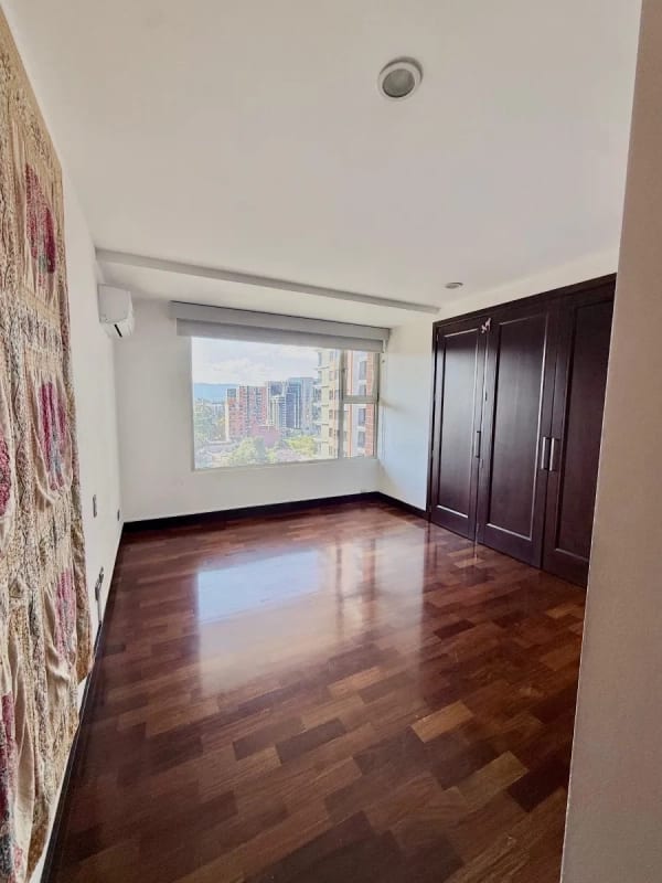 Penthouse de Lujo de 2 Niveles en Zona 10 — foto 7 de 8