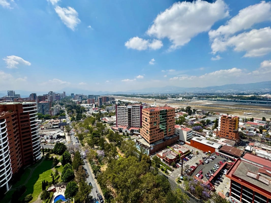 Apartamento en venta para amantes de las vistas y los aviones — foto 11 de 17