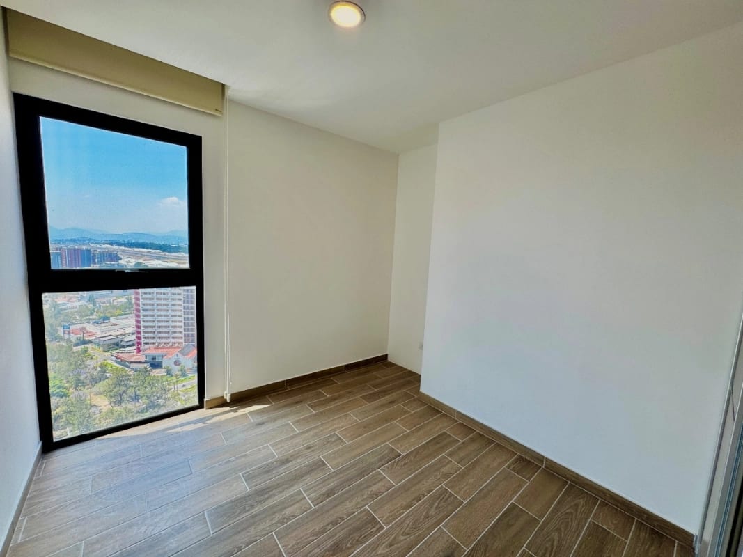 Apartamento en venta para amantes de las vistas y los aviones — foto 10 de 17
