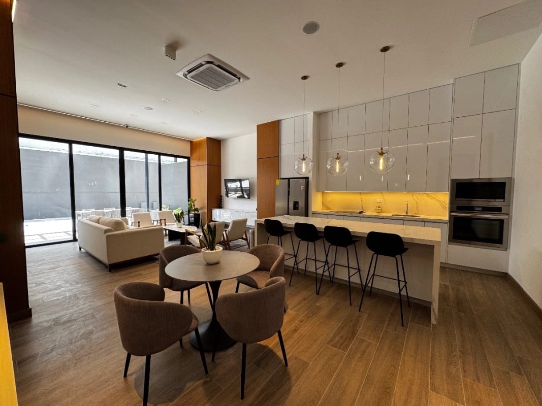 Apartamento en venta para amantes de las vistas y los aviones — foto 4 de 17