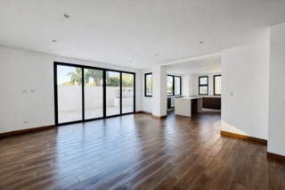 Apartamento con la comodidad de una casa en venta en zona 15 (copia) — miniatura 1 de 17