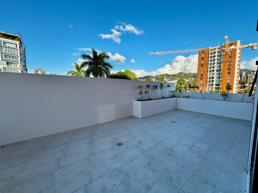 Apartamento con la comodidad de una casa en venta en zona 15 (copia) — foto 14 de 17