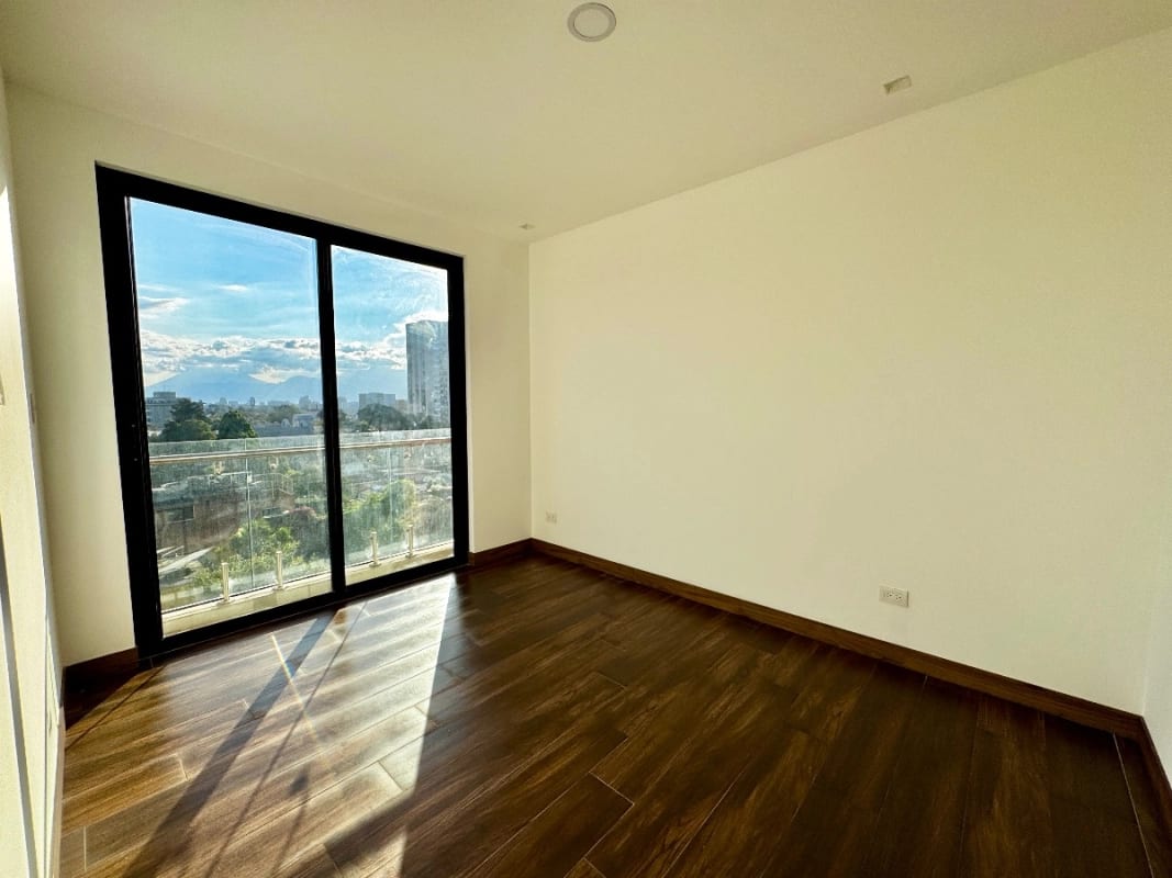Apartamento con la comodidad de una casa en venta en zona 15 (copia) — foto 12 de 17