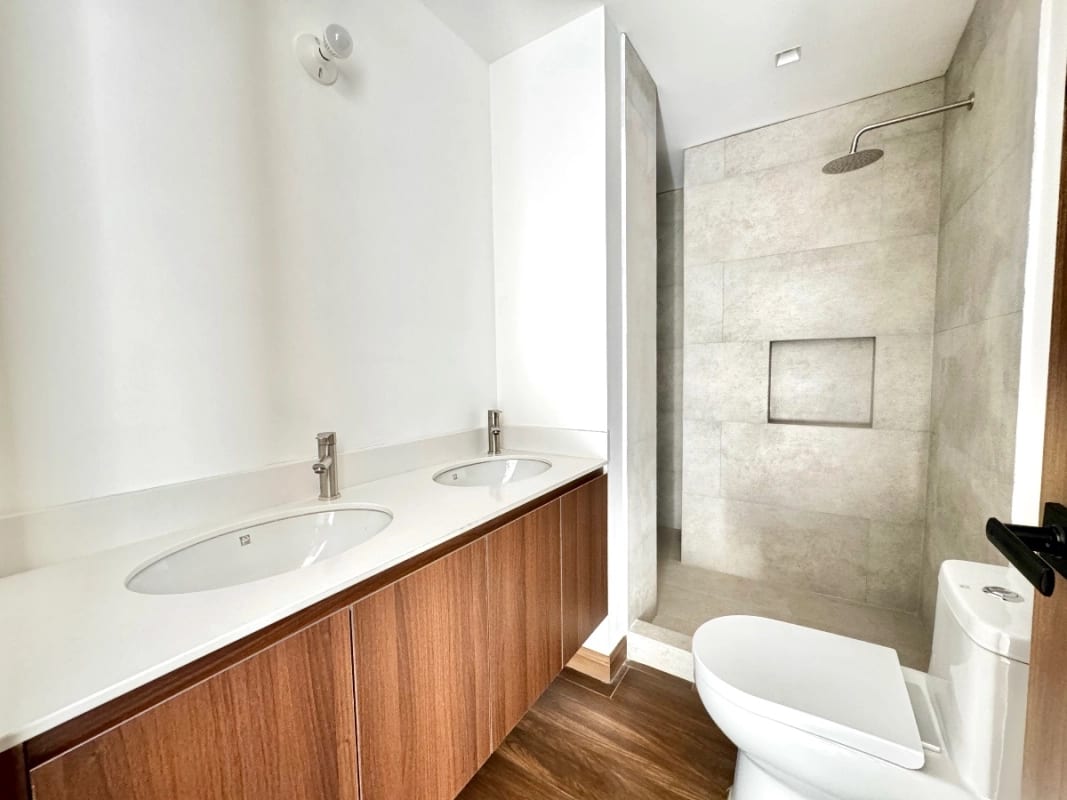 Apartamento con la comodidad de una casa en venta en zona 15 (copia) — foto 11 de 17