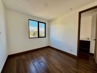 Apartamento con la comodidad de una casa en venta en zona 15 (copia) — miniatura 10 de 17