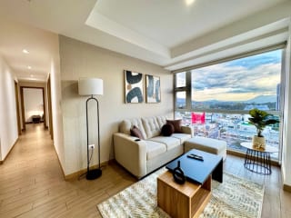 Apartamento de 3 dormitorios en venta zona 10 — miniatura 1 de 17