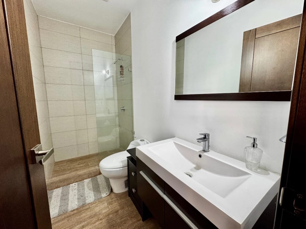 Apartamento amueblado en alquiler zona 15 vh2 — foto 2 de 14