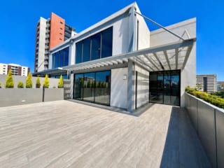 PH industrial, con una gran terraza en venta en zona 14 — miniatura 1 de 13